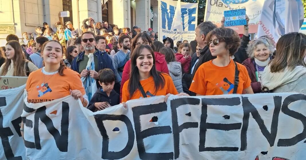 En Olavarría las marchas en defensa de la universidad pública han sido contundentes.